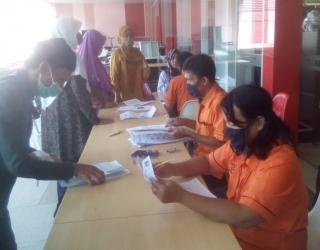 Masyarakat Kelurahan Palasari Terdampak Covid-19, Dapat BST Dari Kemensos RI